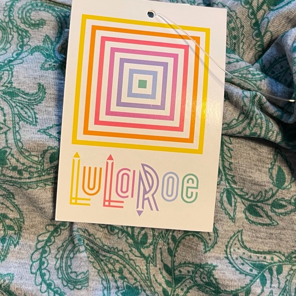 NWT LuLaRoe Patrick Top with paisley like pattern - Picture 4 of 8